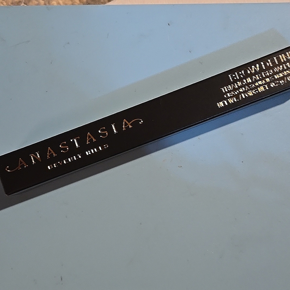 Anastasia Beverly Hills Brow Definer.
